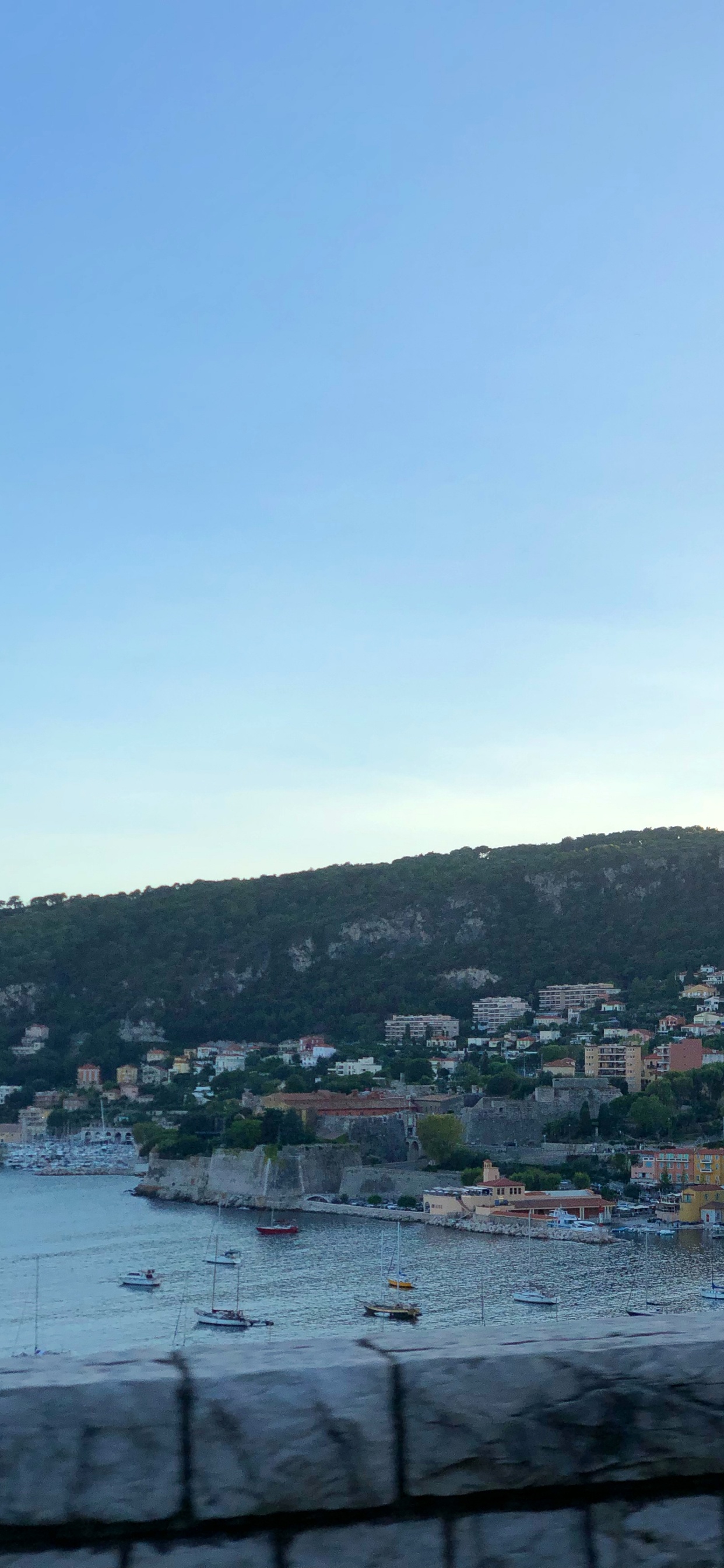 Villefranche-sur-mer, Quartier, Quartier Résidentiel, Banque, Banlieue. Wallpaper in 1242x2688 Resolution