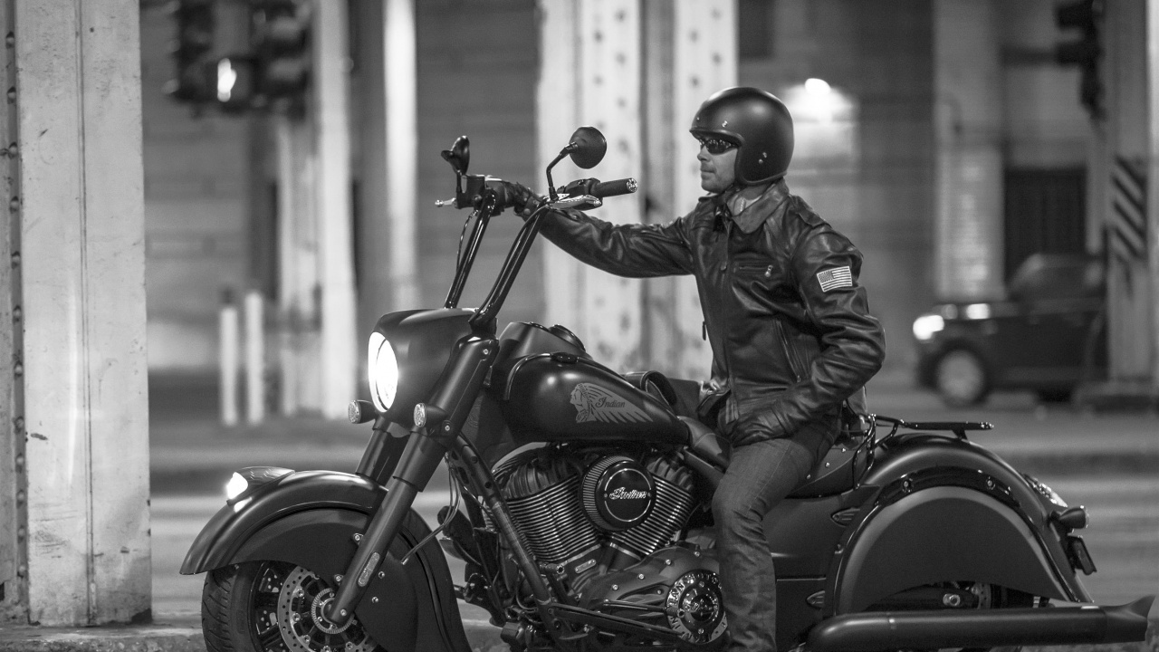 Photo en Niveaux de Gris D'un Homme à Moto. Wallpaper in 1280x720 Resolution