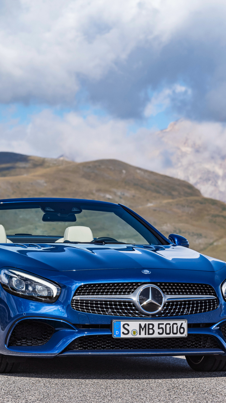 Blauer Bmw m 3 Auf Braunem Feld Unter Weißen Wolken Und Blauem Himmel Tagsüber. Wallpaper in 750x1334 Resolution