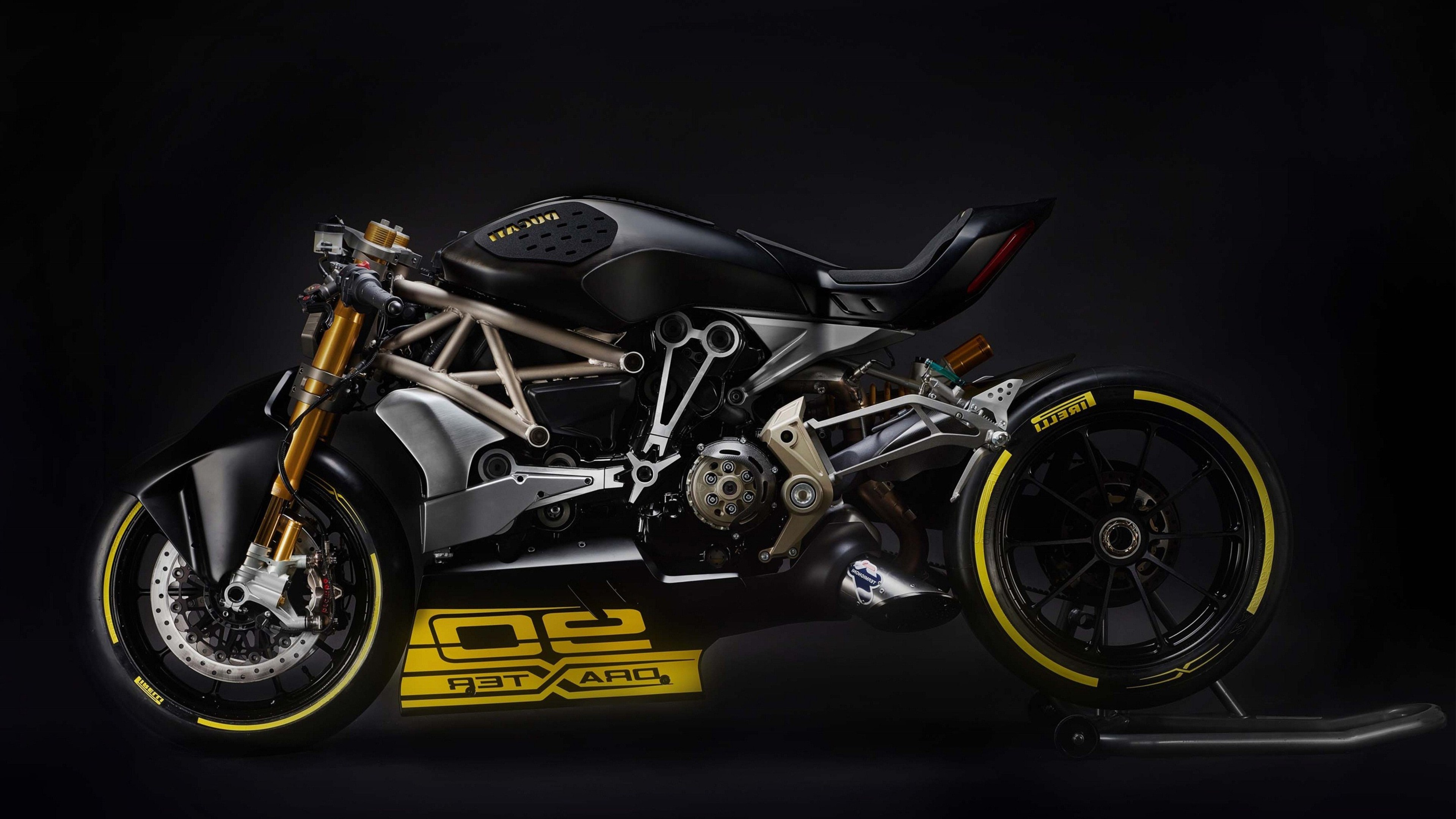 Black and Yellow Bmw Sports Bike. Wallpaper in 3840x2160 Resolution