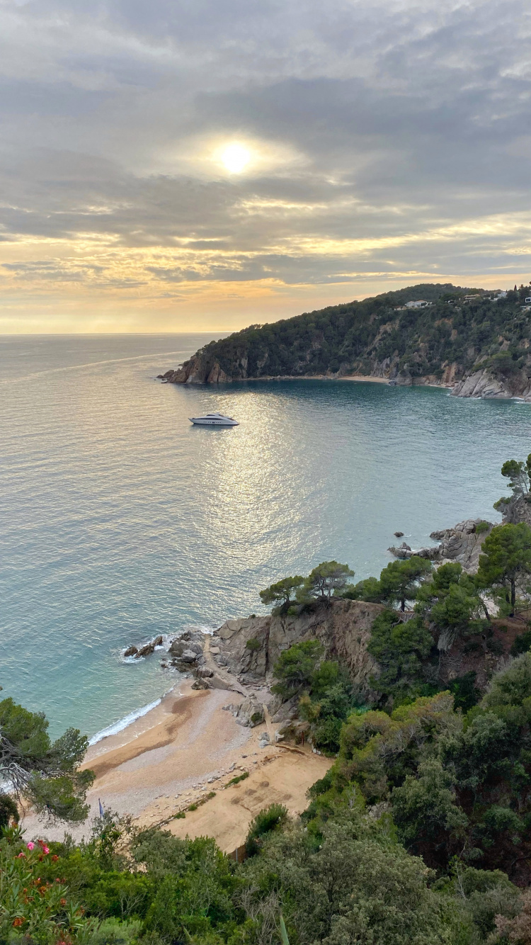 Coast, Body of Water, Shore, Water, Water Resources. Wallpaper in 750x1334 Resolution