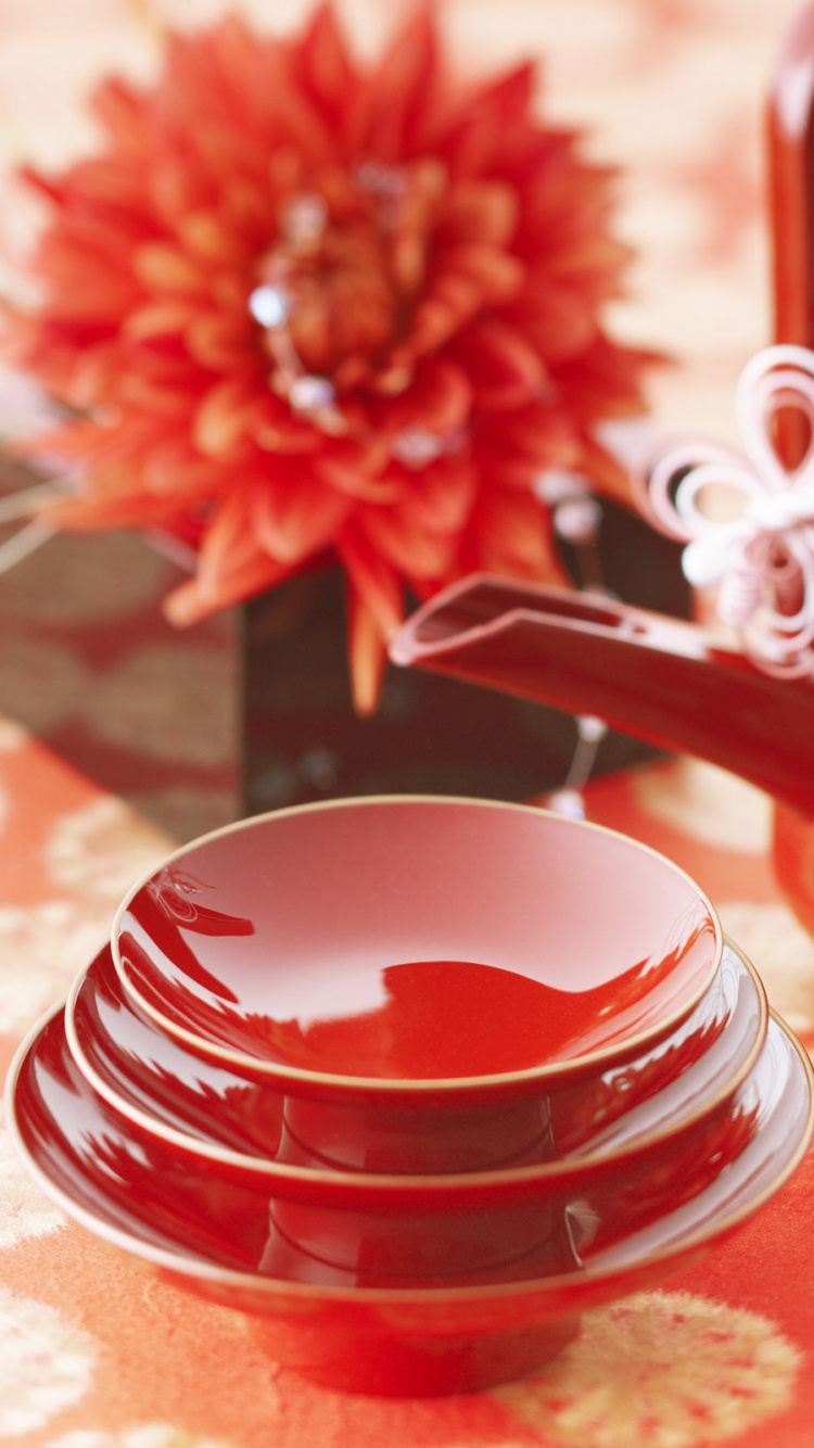 Mug en Céramique Rouge Sur Nappe Florale Rouge et Blanche. Wallpaper in 750x1334 Resolution