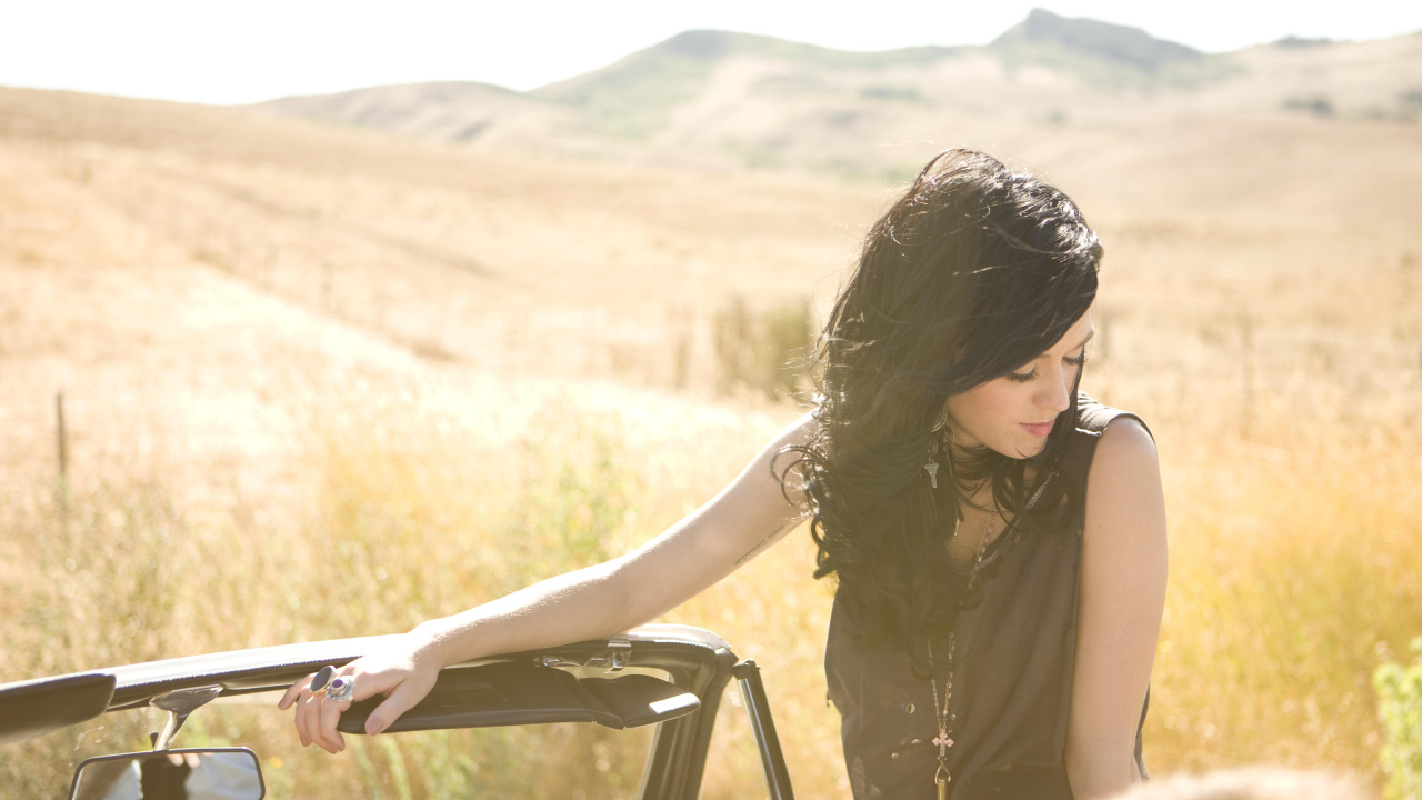 Katy Perry, Hellwach, Sonnenlicht, Gras, Sommer. Wallpaper in 1280x720 Resolution