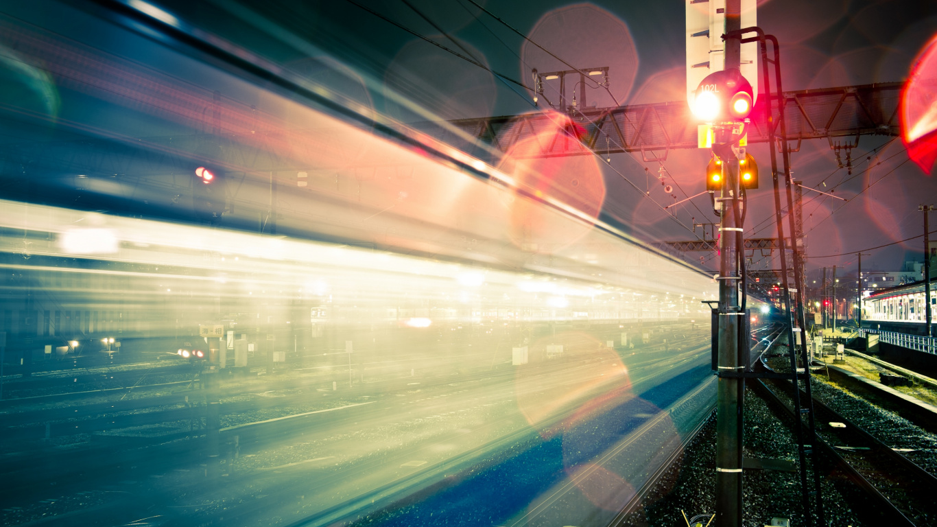 Photographie en Accéléré de Voitures Sur la Route Pendant la Nuit. Wallpaper in 1366x768 Resolution