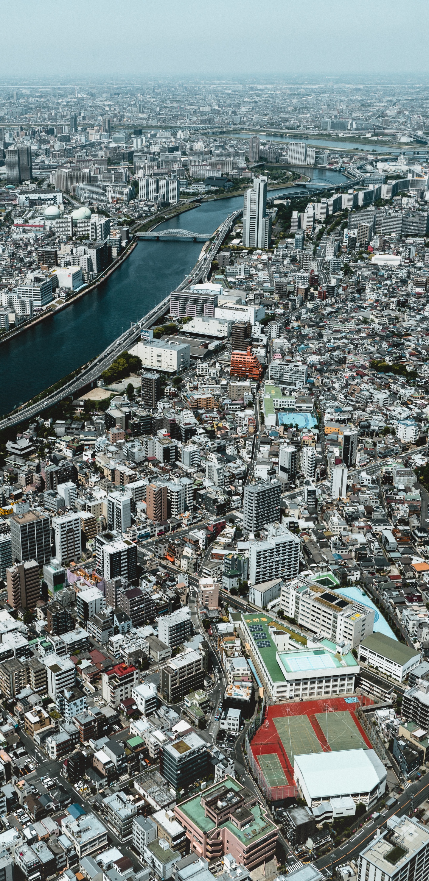 Vue Aérienne Des Bâtiments de la Ville Pendant la Journée. Wallpaper in 1440x2960 Resolution