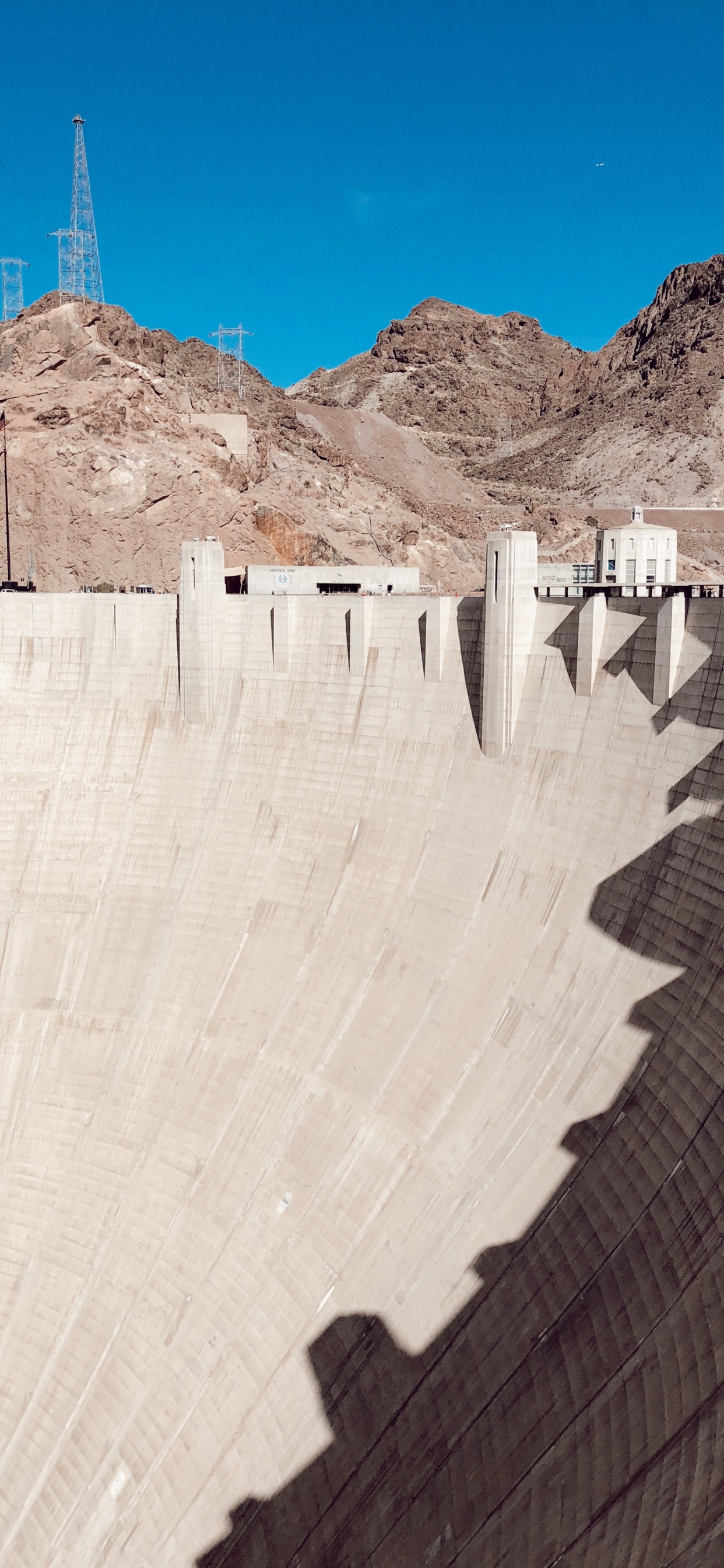 Hoover Dam, Tourist Attraction, Mountain Range, Mountain, Landmark. Wallpaper in 1242x2688 Resolution