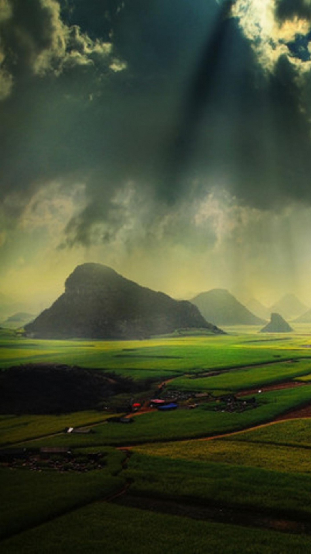 Grüne Wiese Unter Blauem Himmel. Wallpaper in 1080x1920 Resolution