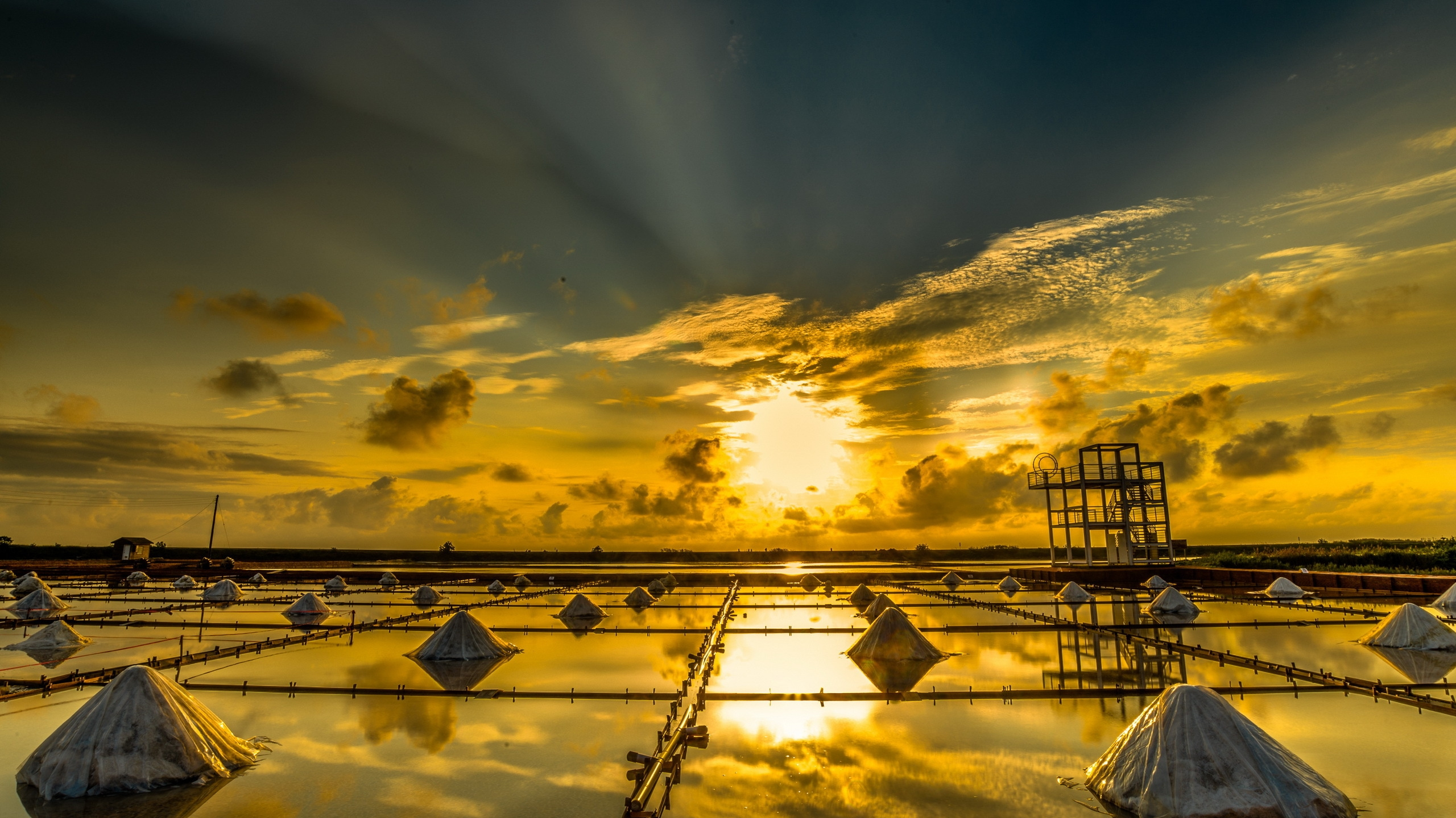 Blue and White Boat on Sea During Sunset. Wallpaper in 2560x1440 Resolution