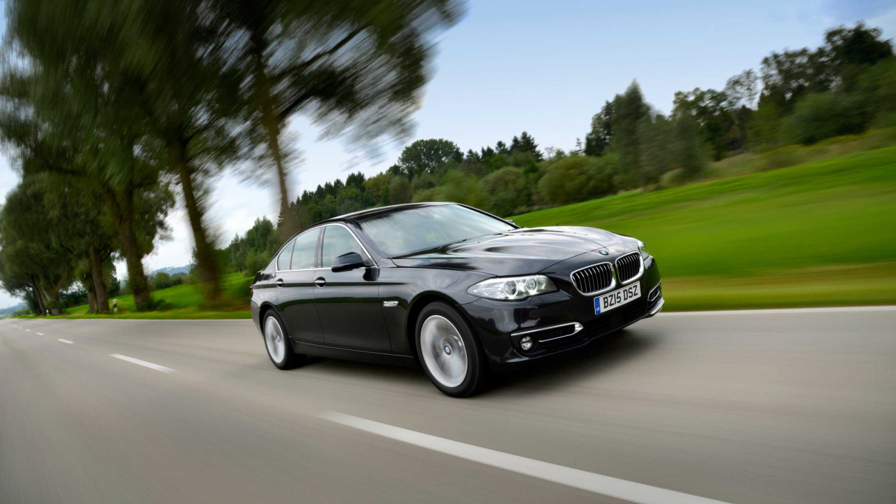 Black Mercedes Benz Coupe on Road During Daytime. Wallpaper in 1280x720 Resolution