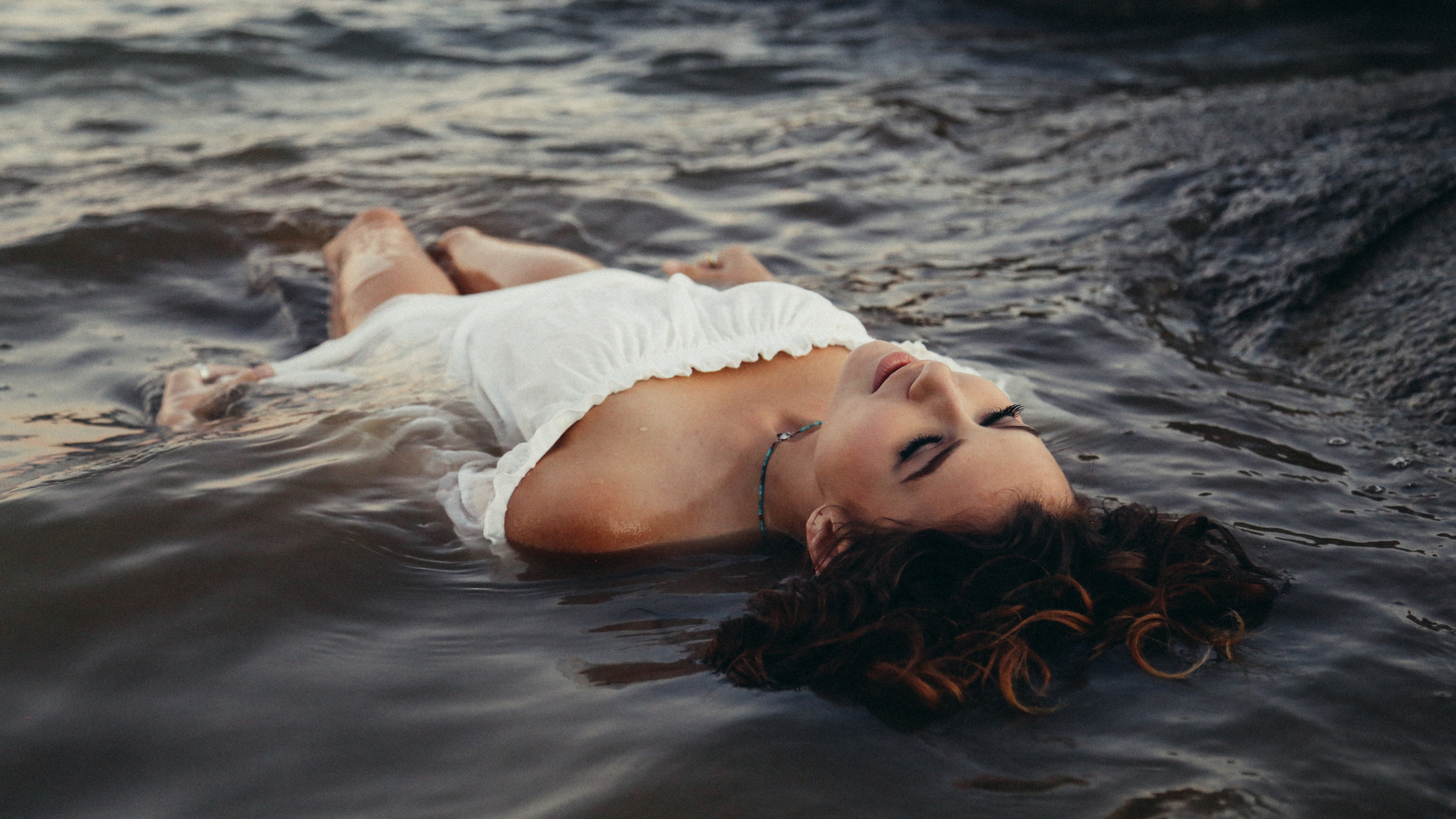 Modelo, Mar, Cabello, Agua, Belleza. Wallpaper in 2560x1440 Resolution
