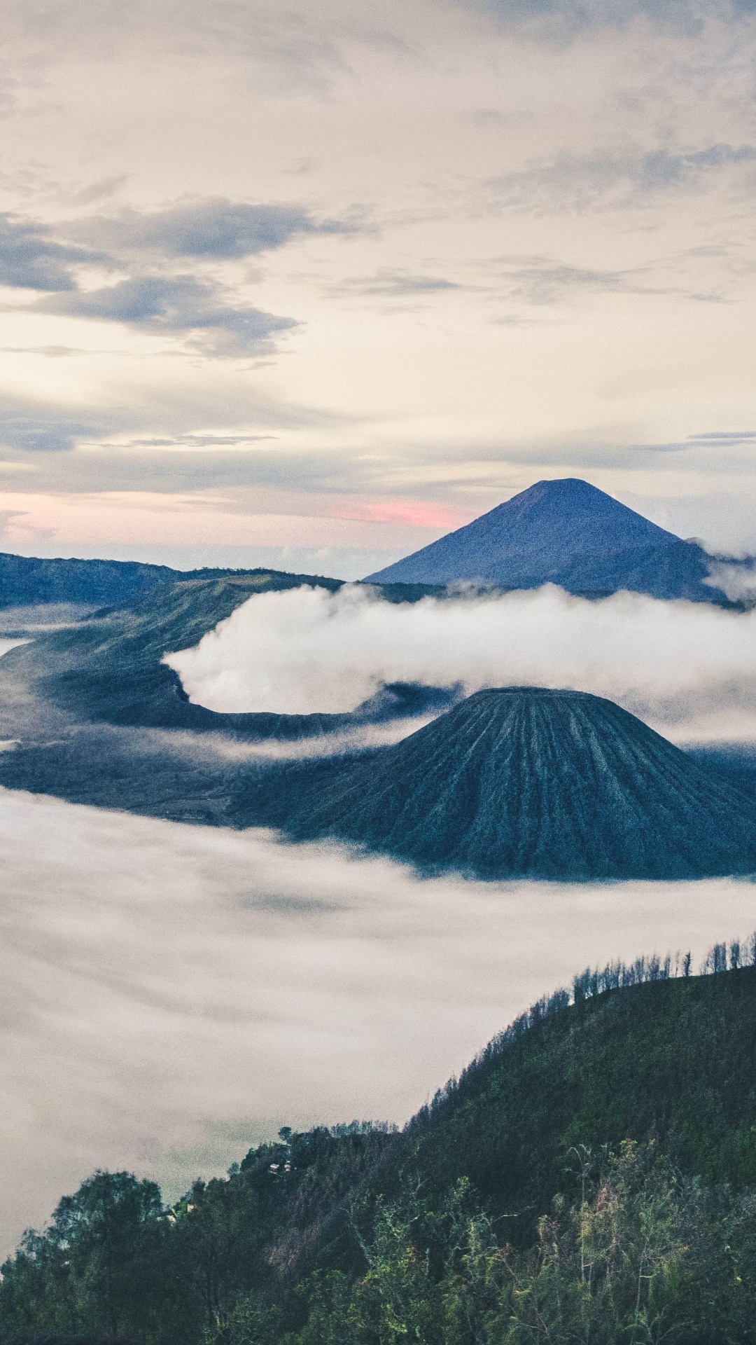 El Monte Bromo, Montaña, Highland, Cumulus, Volcán. Wallpaper in 1080x1920 Resolution
