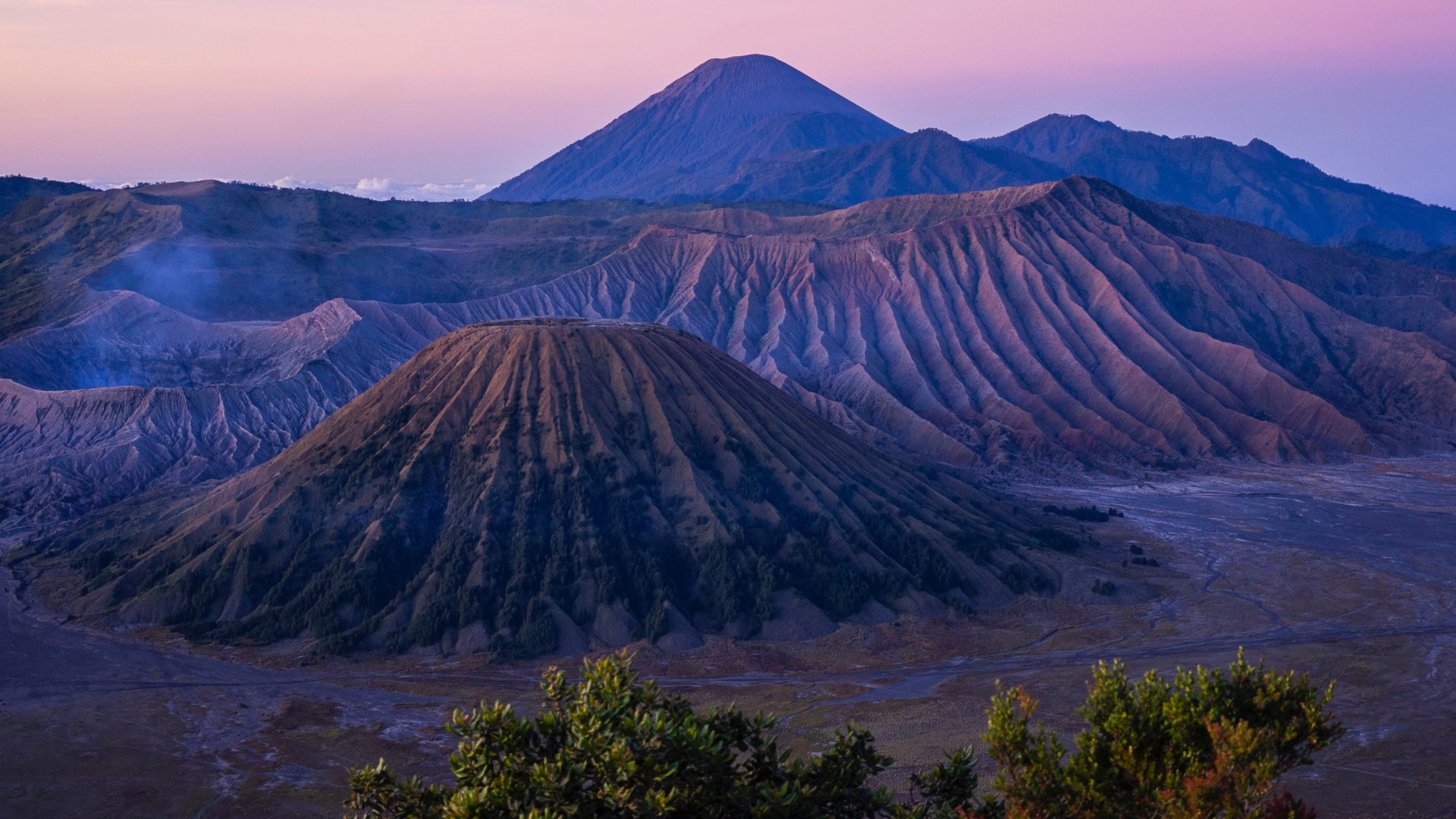 Brown Mountain Under White Clouds During Daytime. Wallpaper in 1920x1080 Resolution