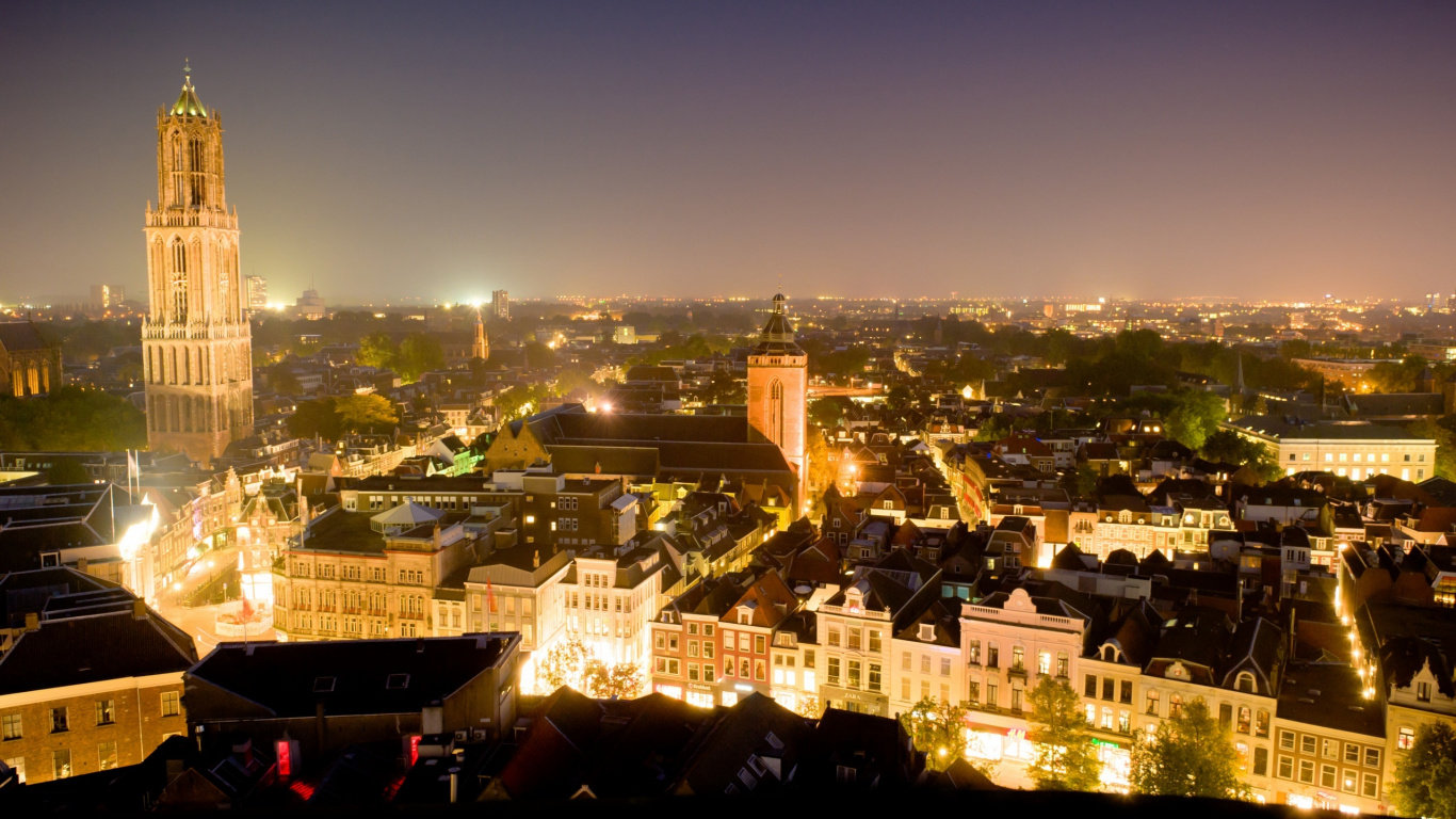 Vista Aérea de la Ciudad Durante la Noche.. Wallpaper in 1366x768 Resolution