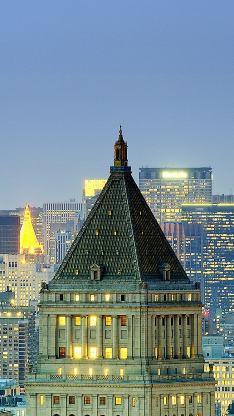 Braunes Und Weißes Betongebäude. Wallpaper in 750x1334 Resolution