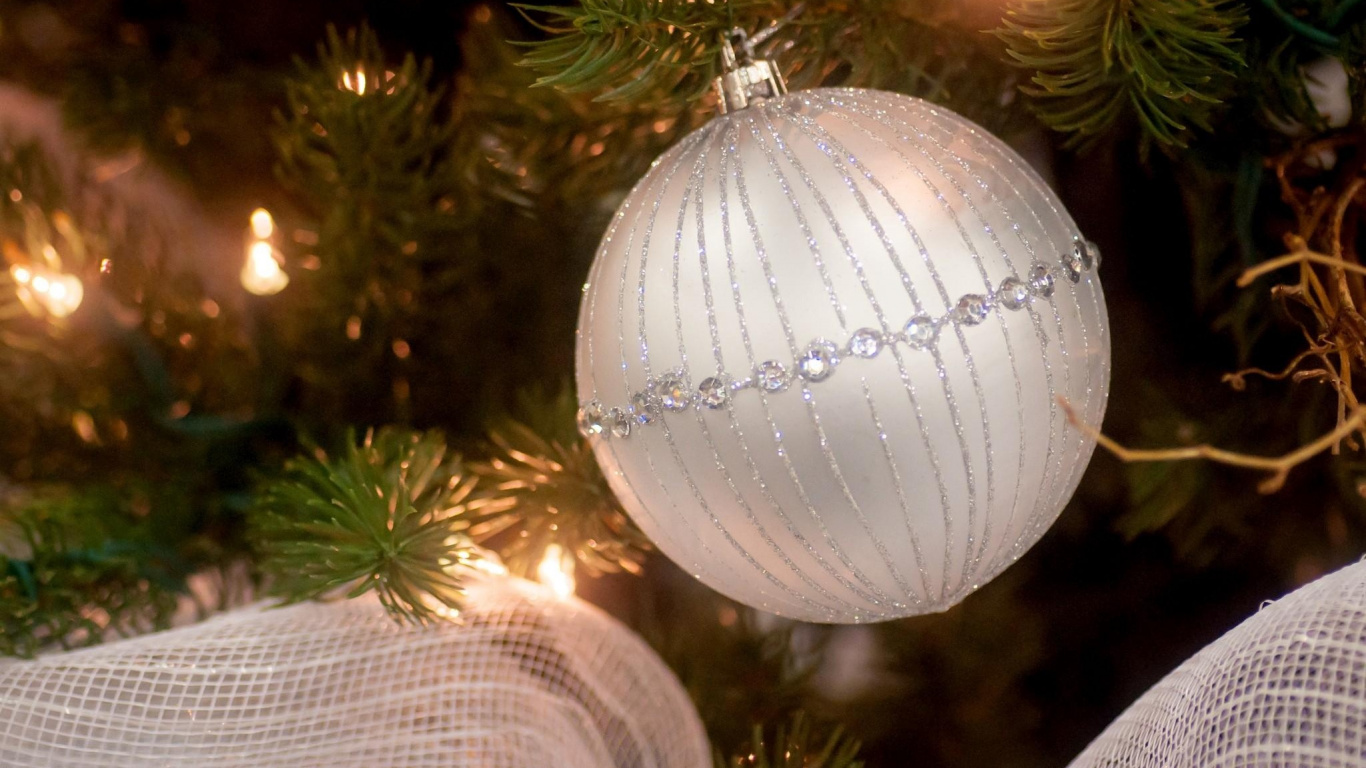 Arbre de Noël, Le Jour De Noël, Décoration de Noël, Ornement de Noël, Guirlande. Wallpaper in 1366x768 Resolution