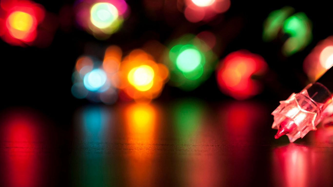 Le Jour De Noël, Les Lumières de Noël, Lumière, Éclairage, Nuit. Wallpaper in 1366x768 Resolution