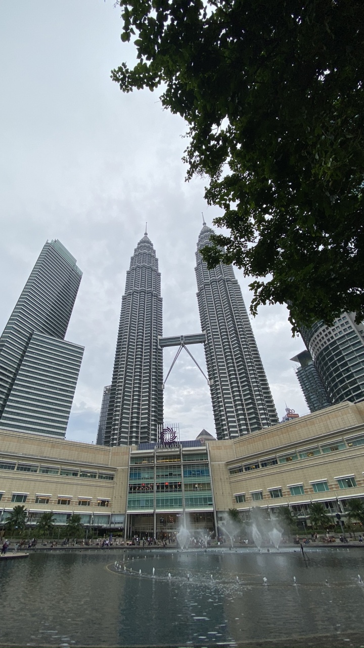 Petronas Towers, Kuala Lumpur, Malaysia, Water, Tower Block. Wallpaper in 720x1280 Resolution