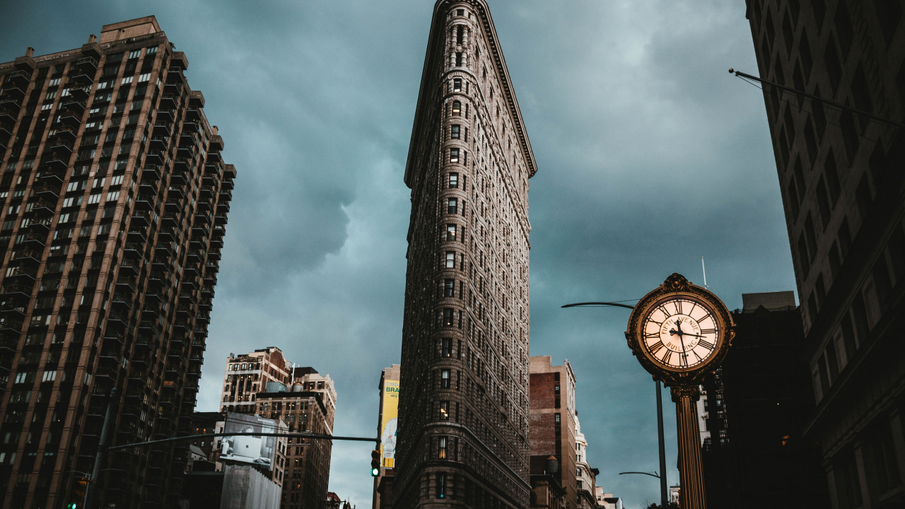 Gray Concrete Building Under Cloudy Sky During Daytime. Wallpaper in 1280x720 Resolution