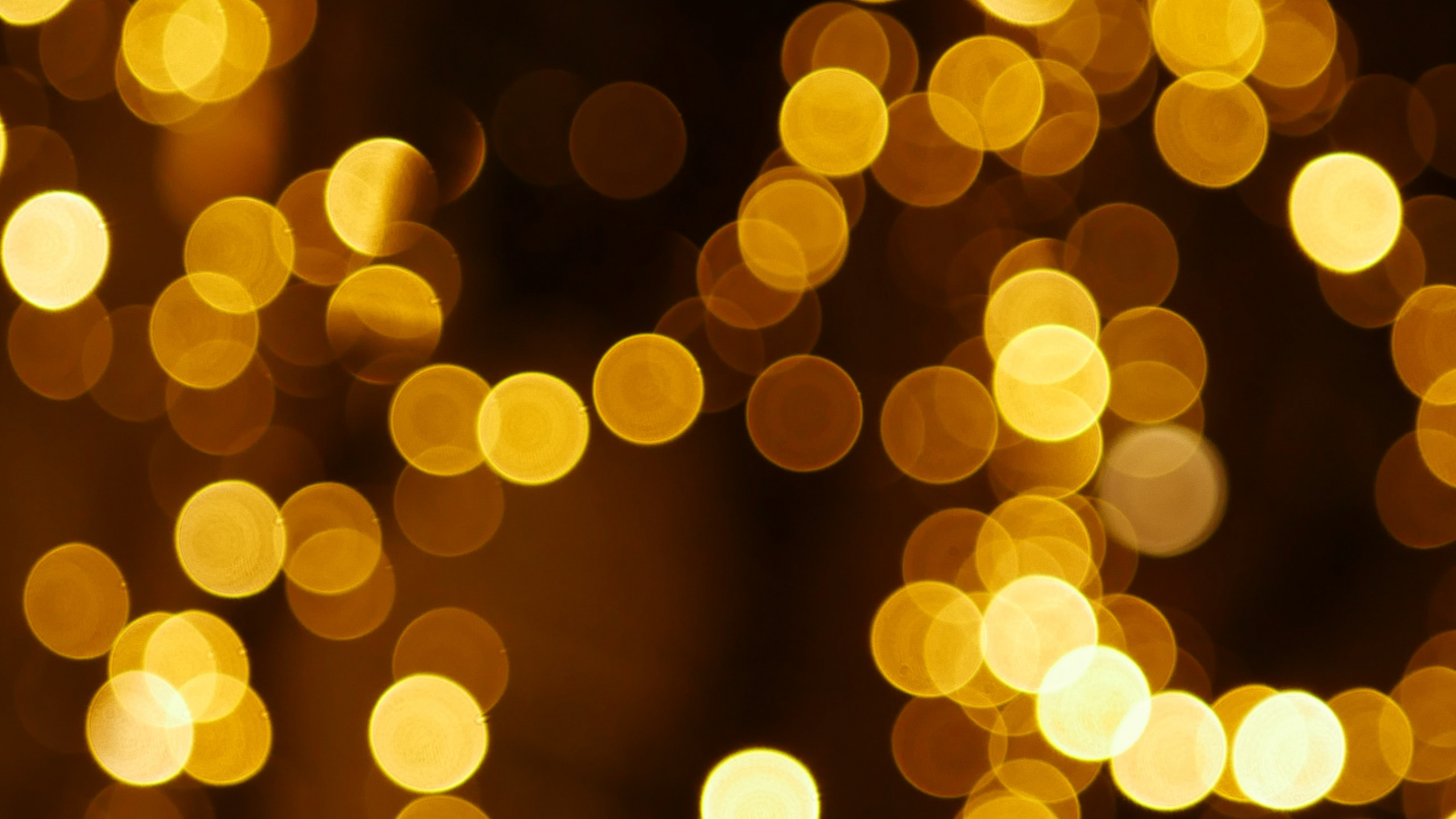 Yellow and White Bokeh Lights. Wallpaper in 2560x1440 Resolution