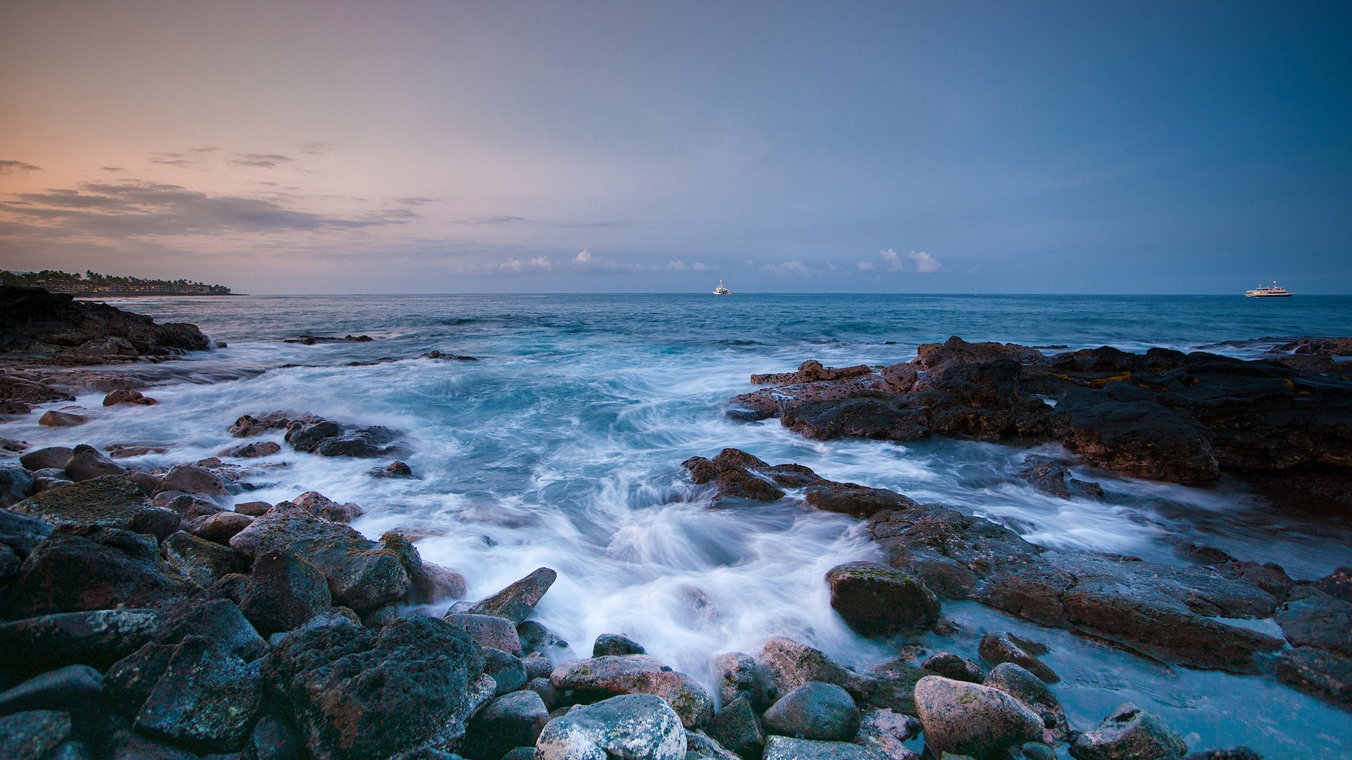 Rocky Shore With Sea Waves Crashing on Shore During Daytime. Wallpaper in 1920x1080 Resolution