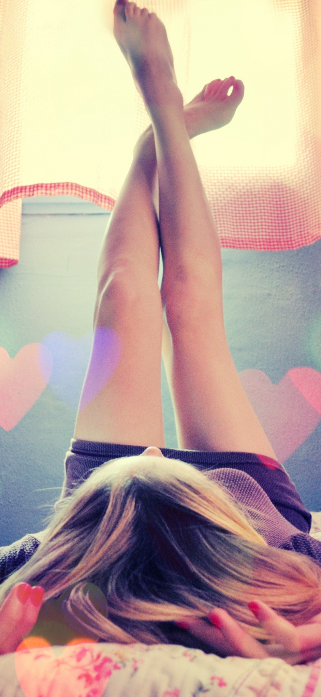 Haar, Pink, Bein, Blonde, Schönheit. Wallpaper in 1125x2436 Resolution