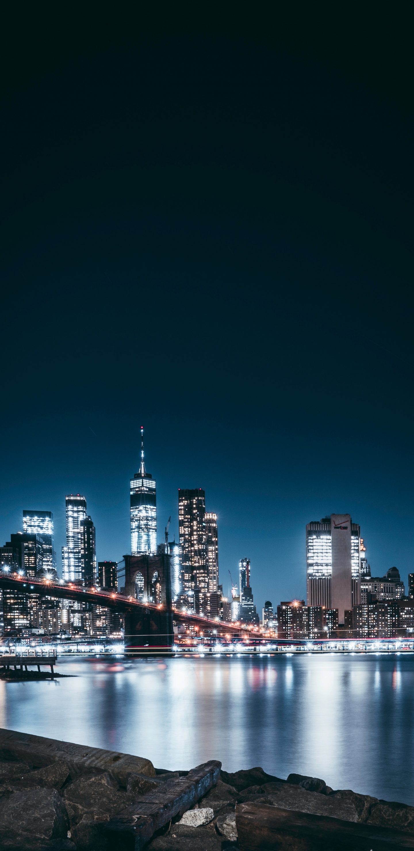 Skyline Der Stadt Bei Nacht Night. Wallpaper in 1440x2960 Resolution