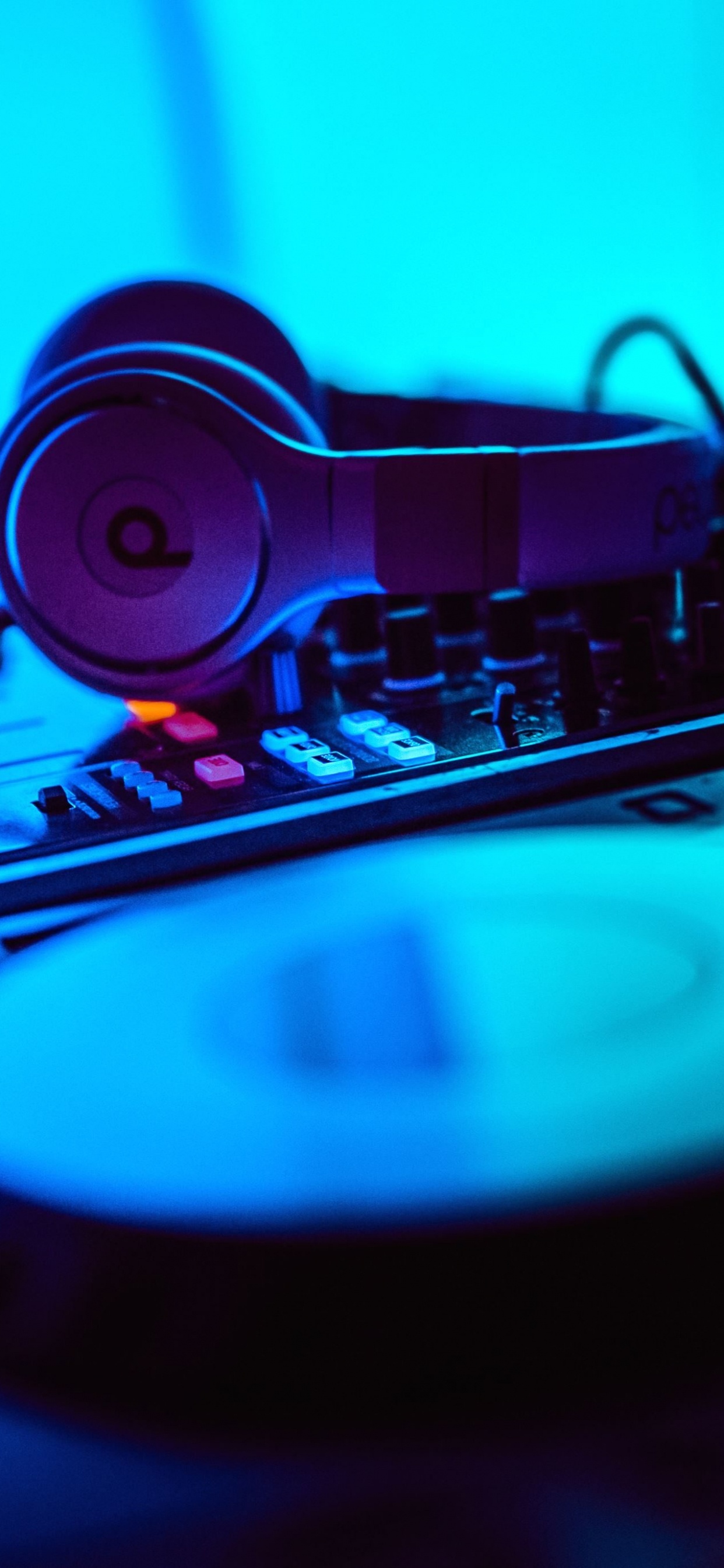 Elektronische Dance-Musik, Techno, Tonstudio, DJ-mixer, dj Mix. Wallpaper in 1242x2688 Resolution