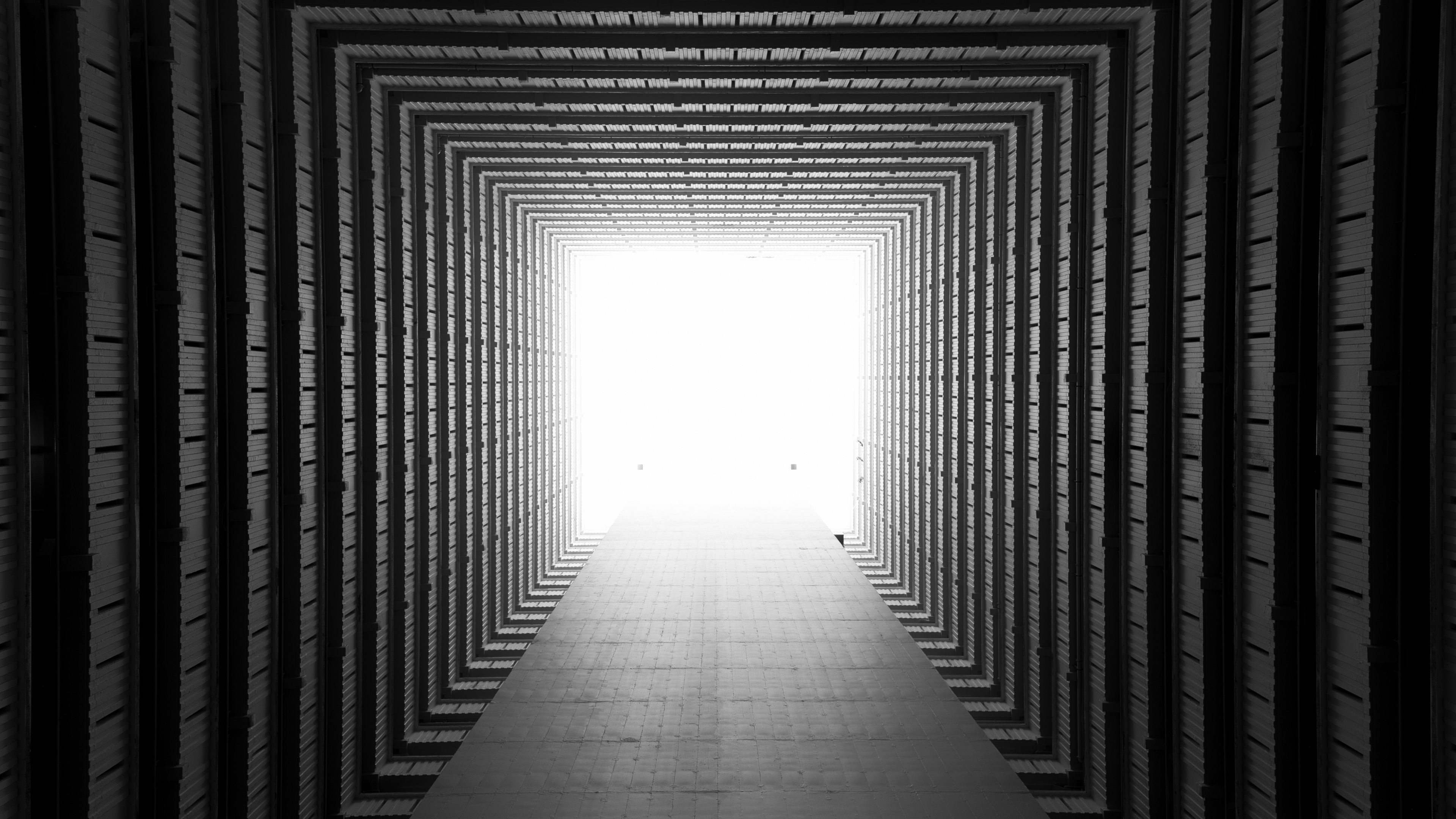 Foto en Escala de Grises Del Pasillo Vacío. Wallpaper in 3840x2160 Resolution