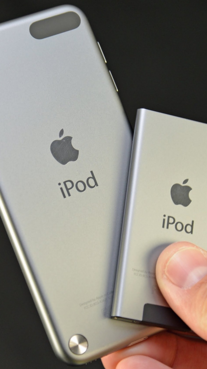 Silver Ipod Touch on Persons Hand. Wallpaper in 720x1280 Resolution
