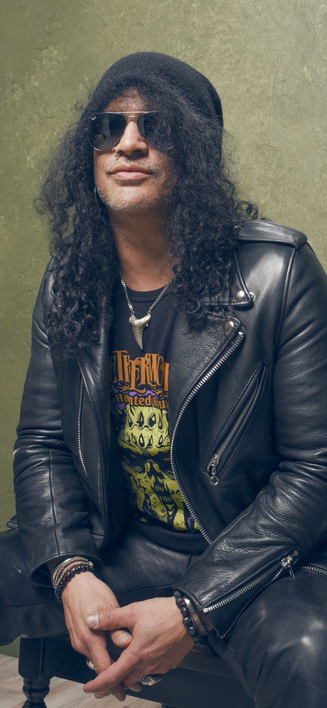 Schrägstrich, Guns N Roses, Lederjacke, Jacke, Cool. Wallpaper in 1125x2436 Resolution