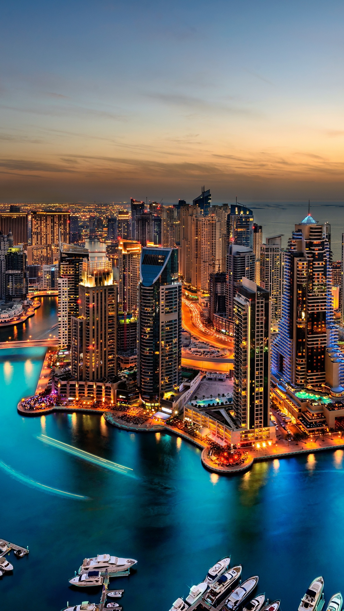 Hochhäuser in Der Nähe Von Gewässern Während Der Nacht. Wallpaper in 1440x2560 Resolution