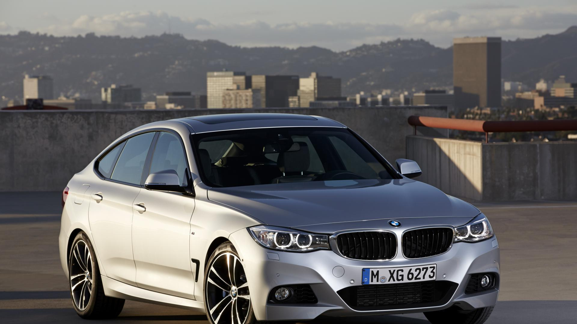 Mercedes Benz Coupe Blanco Sobre la Carretera de Asfalto Negro Durante el Día. Wallpaper in 1920x1080 Resolution