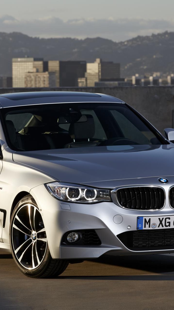 Mercedes Benz Coupe Blanco Sobre la Carretera de Asfalto Negro Durante el Día. Wallpaper in 720x1280 Resolution