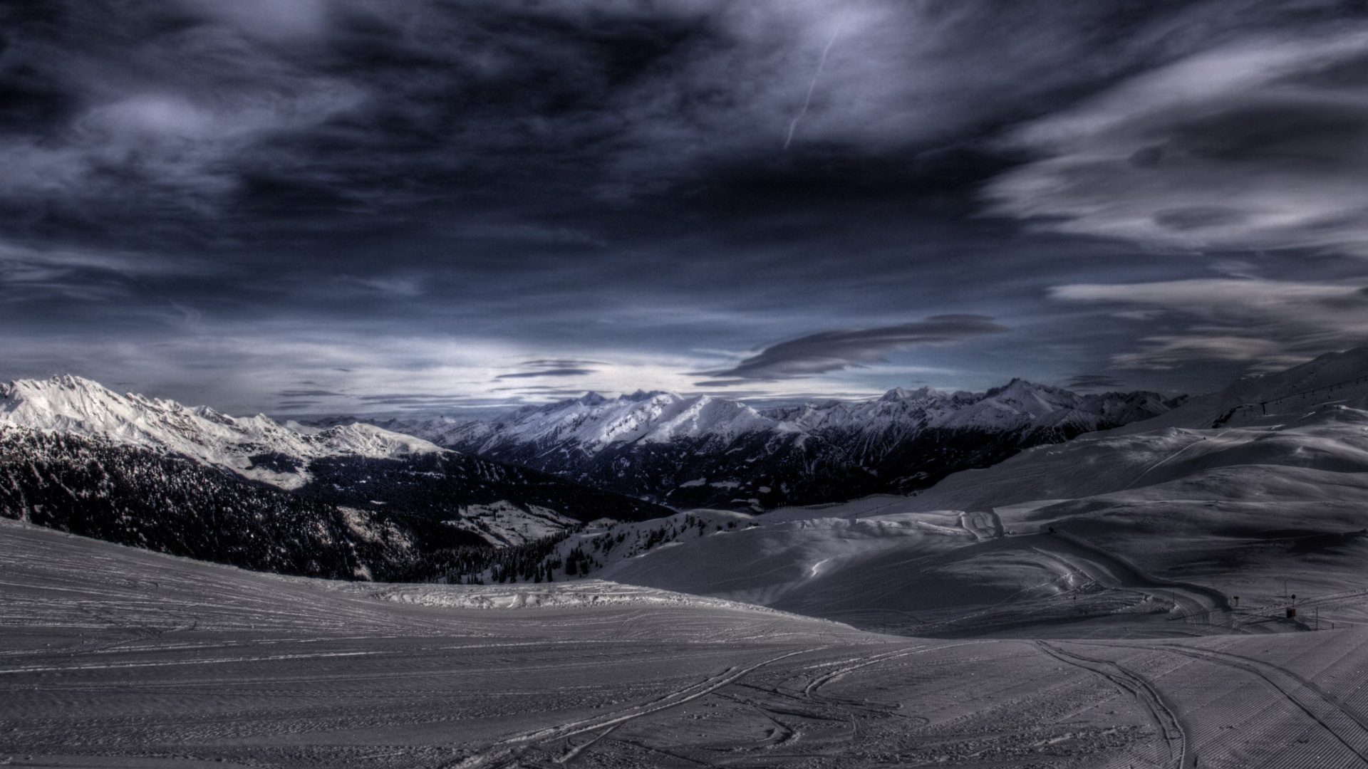 Schneebedeckter Berg Unter Blauem Himmel. Wallpaper in 1920x1080 Resolution