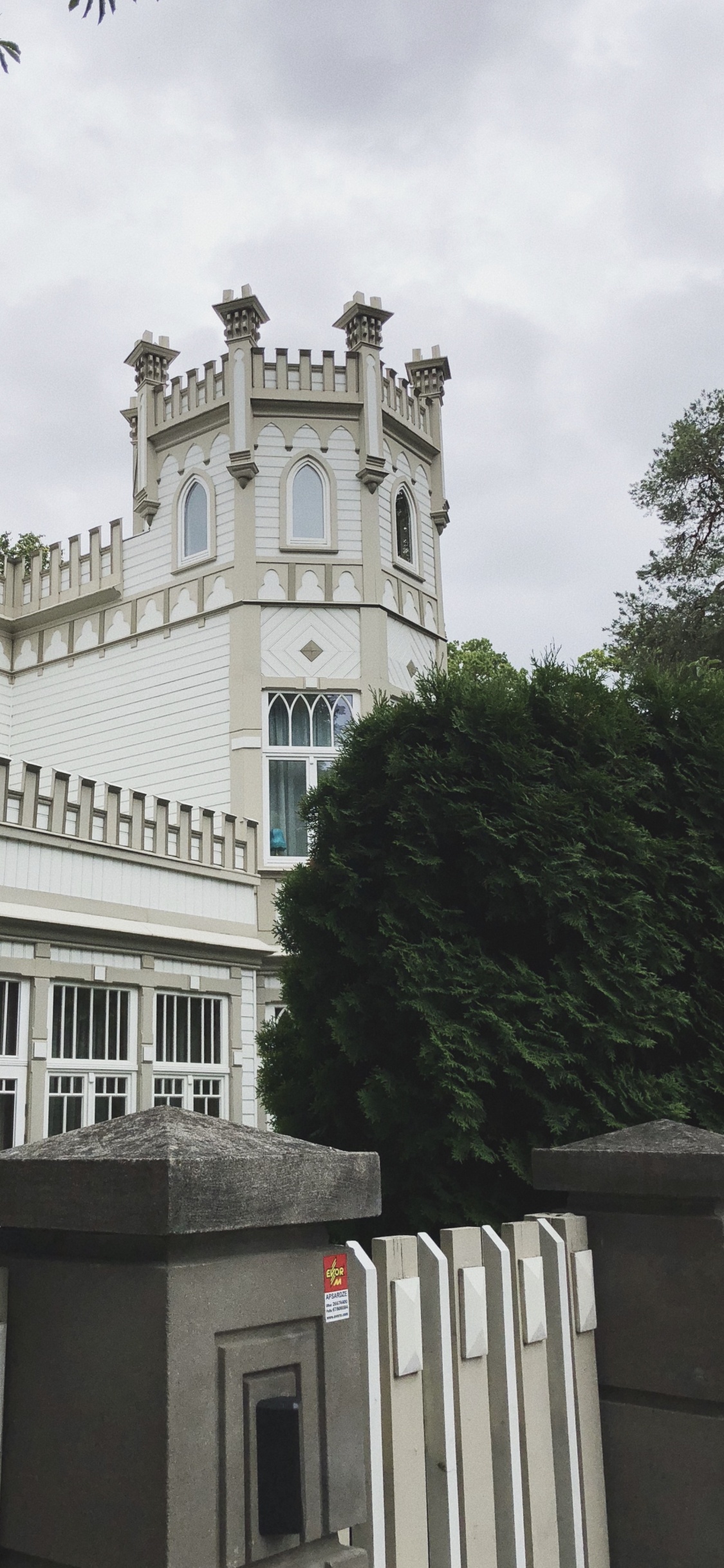 里程碑, 窗口, 古典建筑, 屋顶, 建筑 壁纸 1125x2436 允许