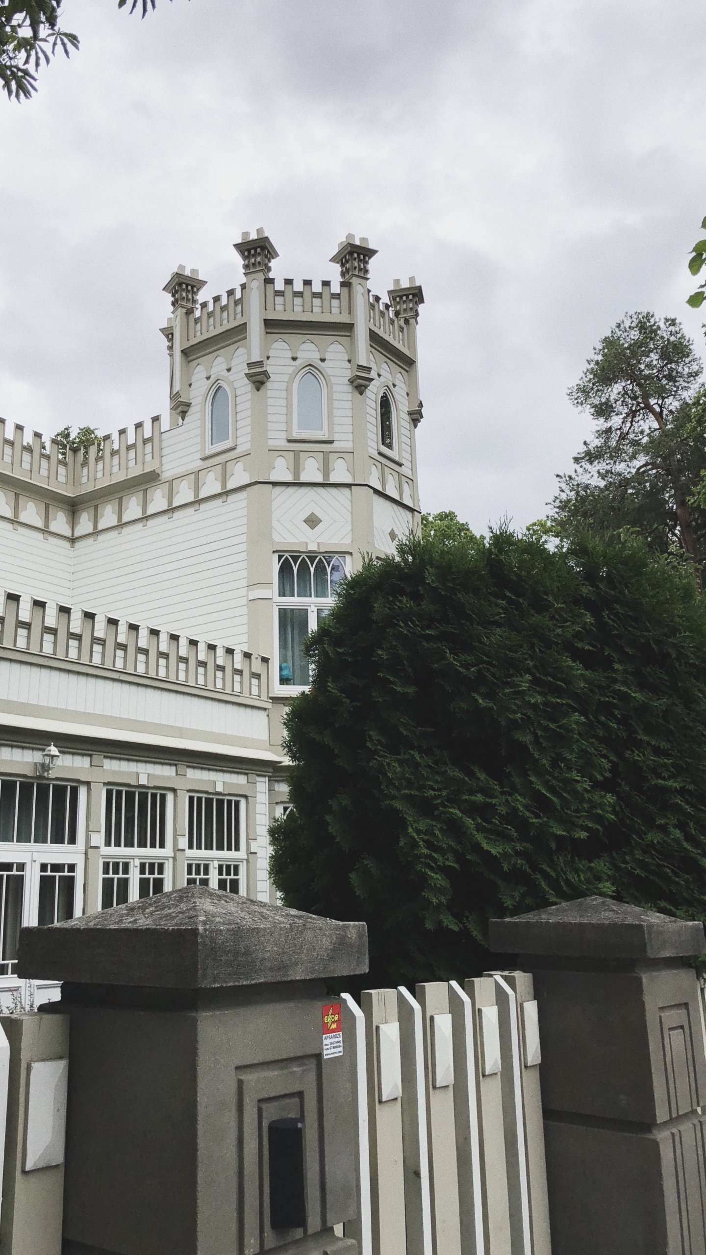 里程碑, 窗口, 古典建筑, 屋顶, 建筑 壁纸 1440x2560 允许