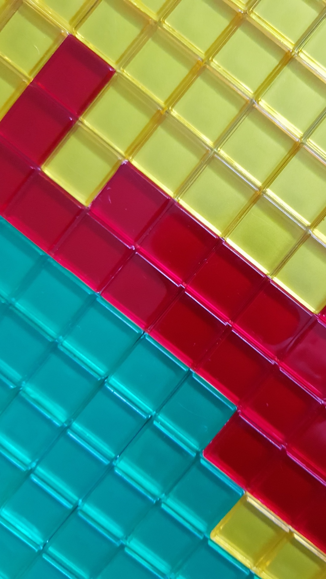 Blocs en Plastique Rouge Vert et Jaune. Wallpaper in 1080x1920 Resolution