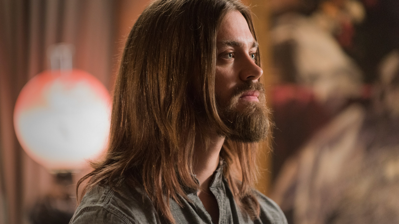 Homme en Veste en Jean Noir. Wallpaper in 1280x720 Resolution