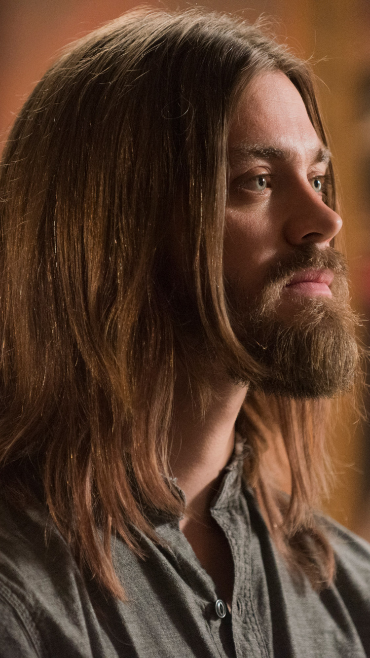 Homme en Veste en Jean Noir. Wallpaper in 750x1334 Resolution