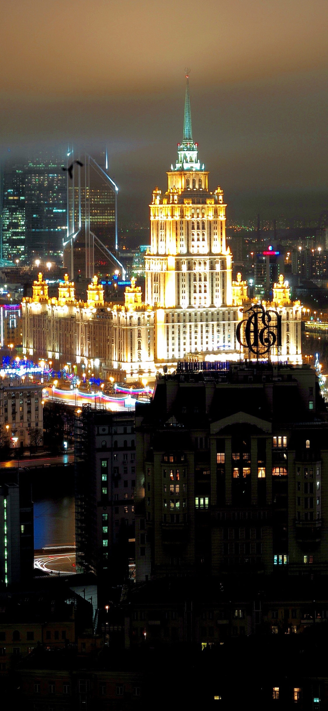 Horizonte de la Ciudad Durante la Noche. Wallpaper in 1125x2436 Resolution