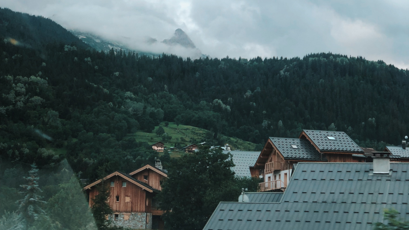 Mountainous Landforms, Cloud, Neighbourhood, Highland, House. Wallpaper in 1366x768 Resolution