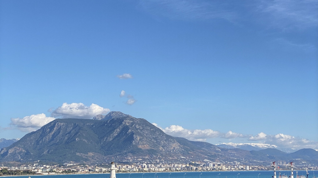 Water, Cloud, Mountain, Azure, Blue. Wallpaper in 1280x720 Resolution