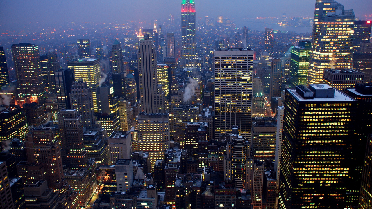 Vue Aérienne Des Bâtiments de la Ville Pendant la Nuit. Wallpaper in 1280x720 Resolution