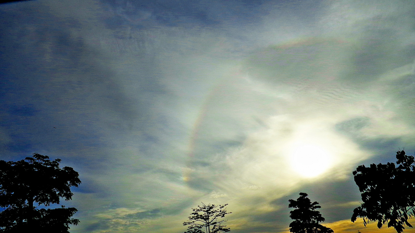 Weiße Wolken Und Blauer Himmel Tagsüber. Wallpaper in 1366x768 Resolution