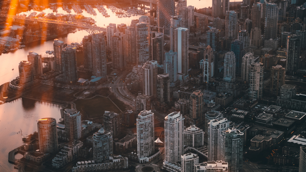 Vue Aérienne Des Bâtiments de la Ville au Coucher du Soleil. Wallpaper in 1280x720 Resolution