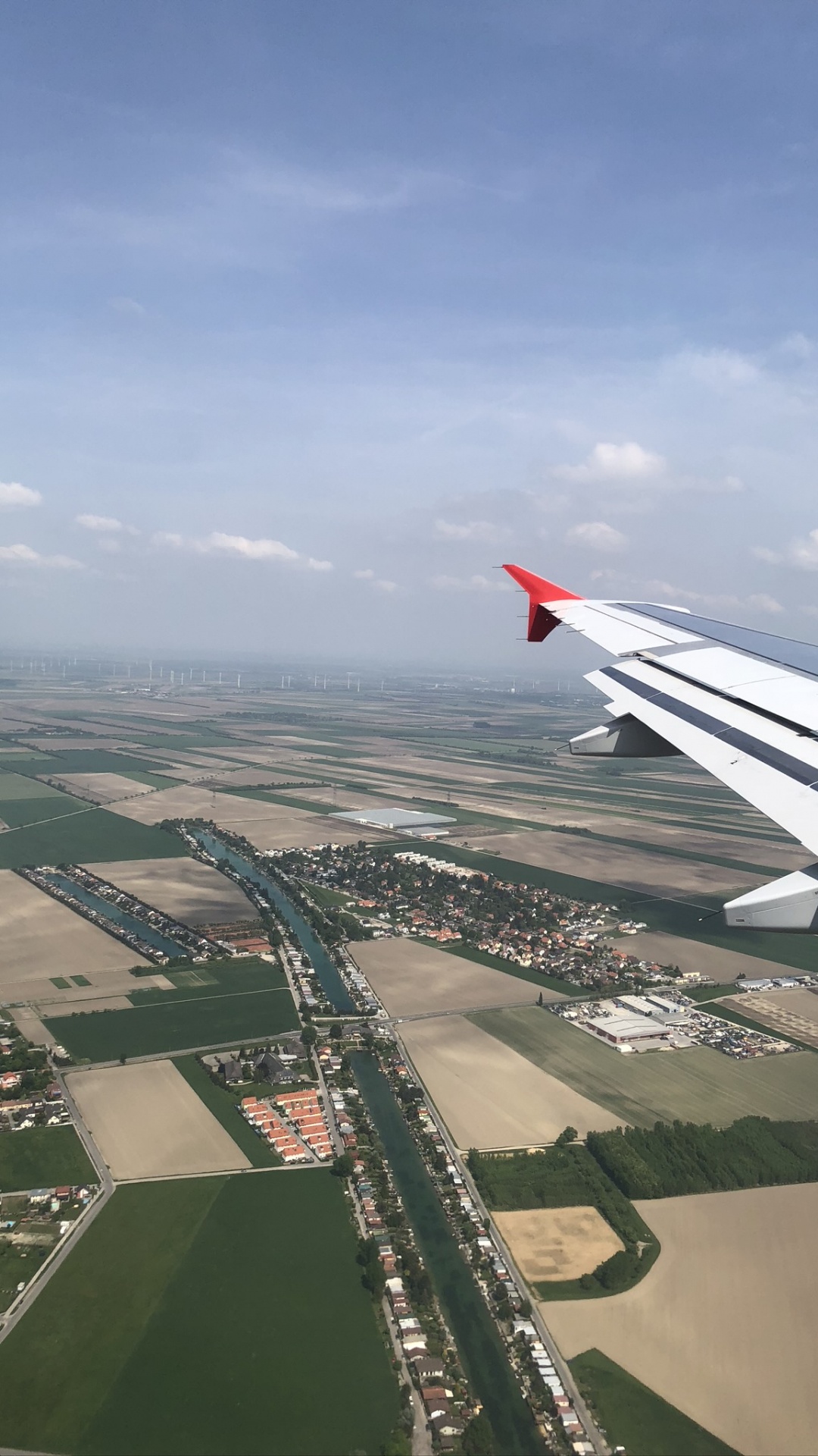 Avion, Infrastructure, Airliner, Air Voyage, Zone Urbaine. Wallpaper in 1080x1920 Resolution