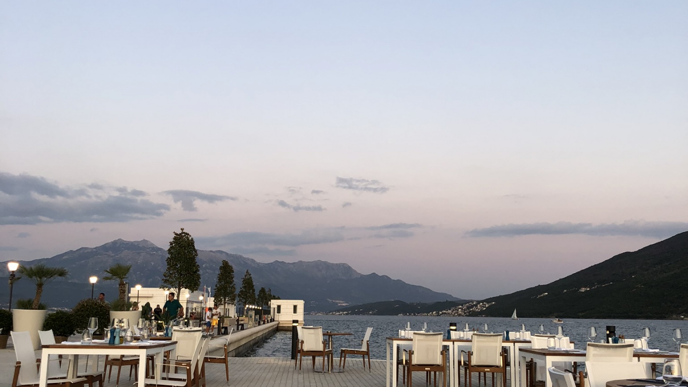 Mer, Immobilier, Tourisme, Table, Mobilier. Wallpaper in 1366x768 Resolution