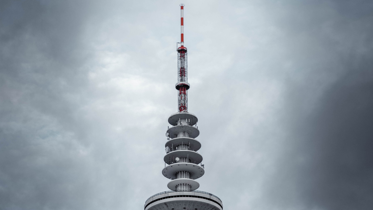White and Black Tower Under Cloudy Sky. Wallpaper in 1280x720 Resolution