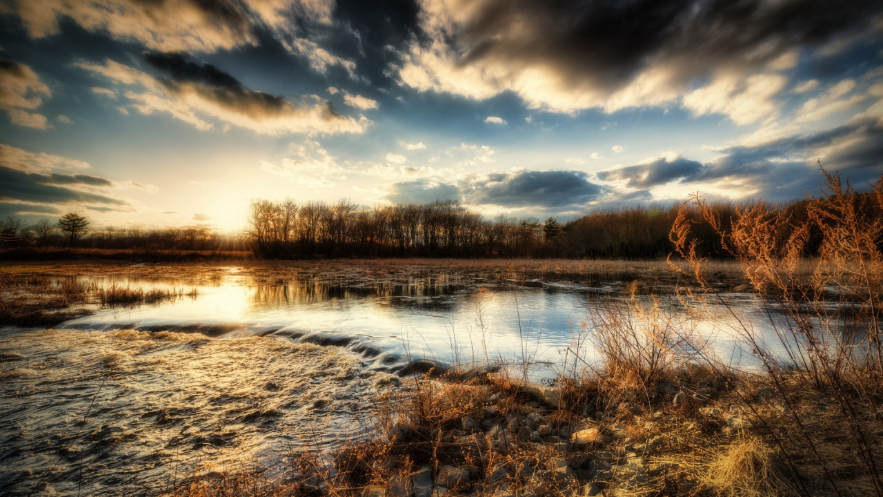 Body of Water Near Trees Under Blue Sky During Daytime. Wallpaper in 1280x720 Resolution