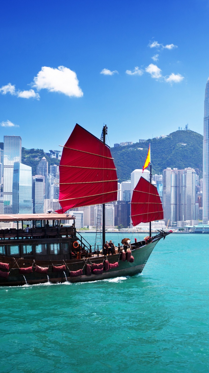 Brown Boat on Water Near City Buildings During Daytime. Wallpaper in 720x1280 Resolution